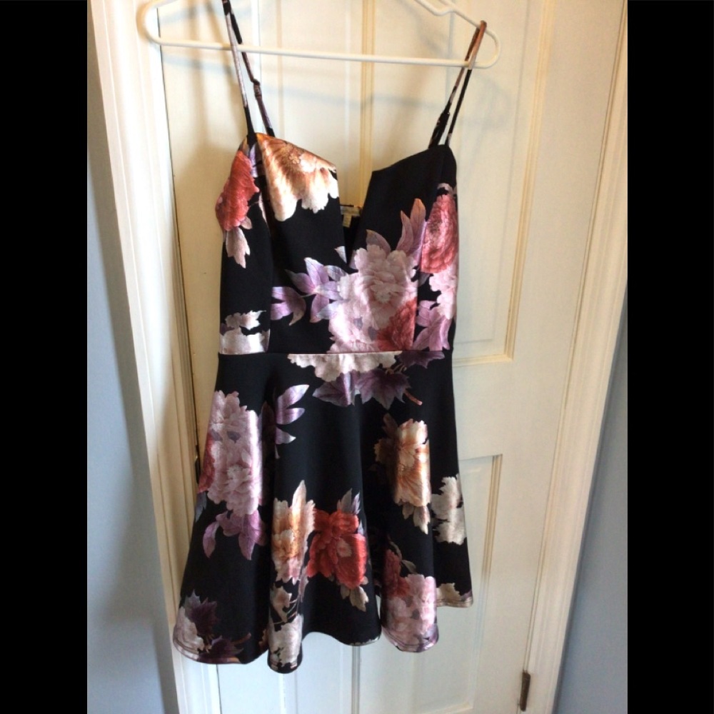Sz XL black floral dress.